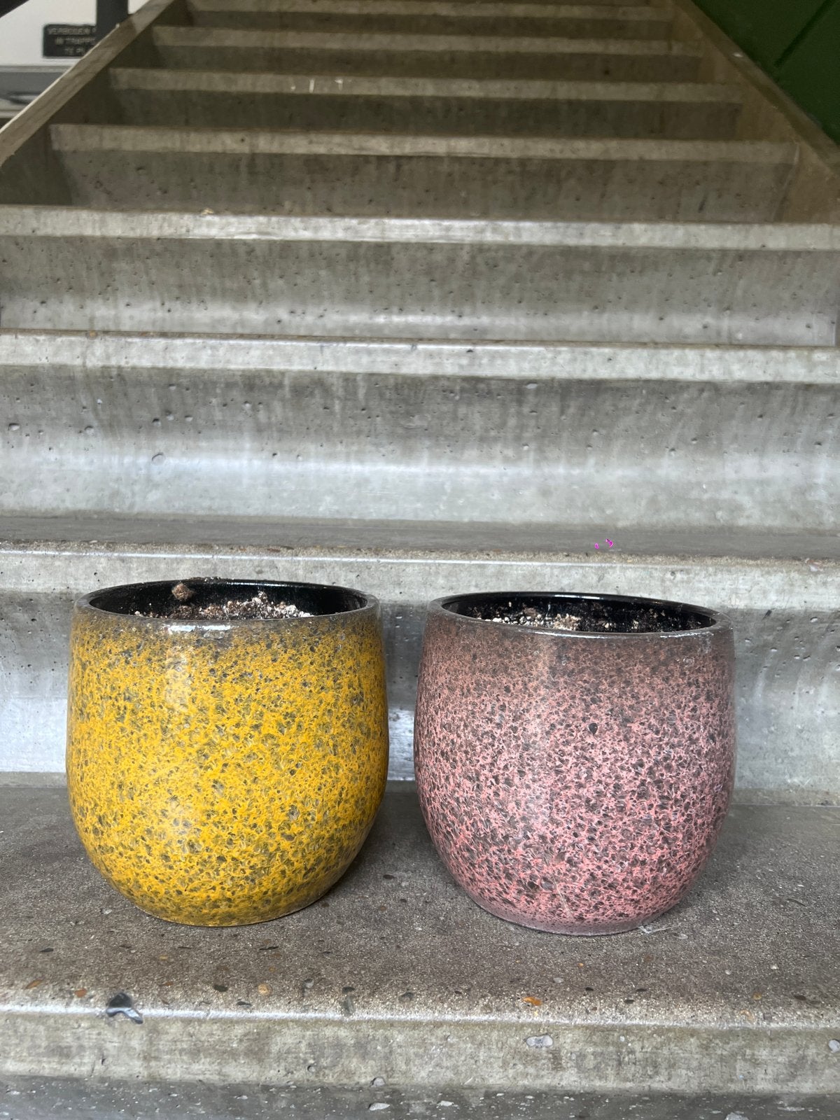 Set van 2 bloempotten: Geel en Roze, Tuin en Terras, Bloempotten, Ophalen, Gebruikt, Rond, Binnen