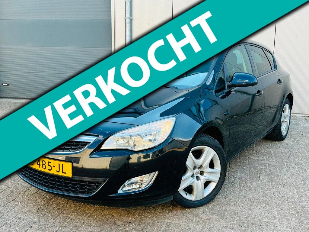 Opel Astra 1.4 Turbo Edition CRUISE AIRCO SENSOR TREKHAAK, Voorwielaandrijving, Euro 5, Gebruikt, 680 kg