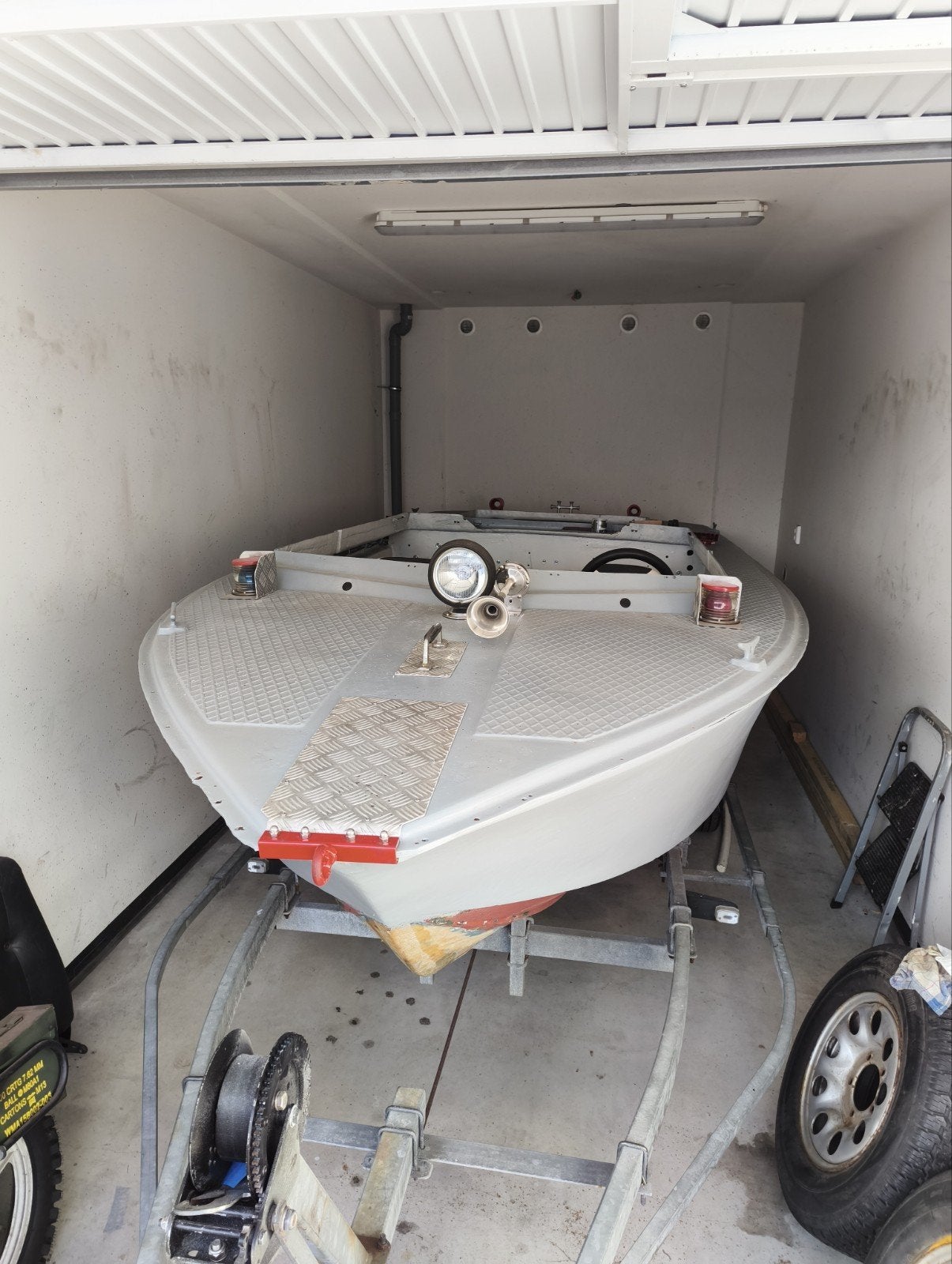 douane jesion boot 1980   70 PK FSO 1500 Benzine Motor, Watersport en Boten, Ophalen, Gebruikt, Benzine, Binnenboordmotor