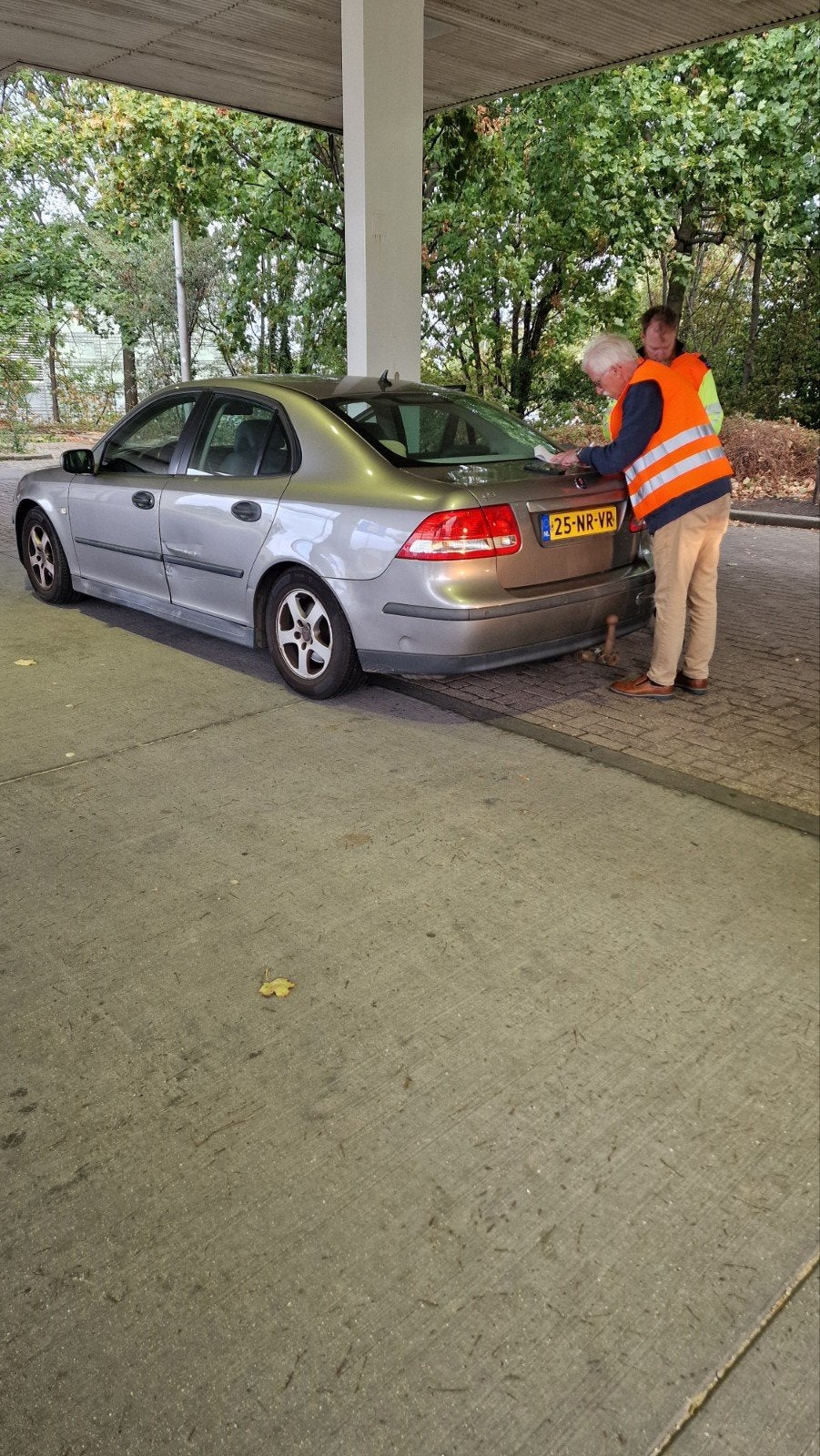 Saab 9-3 1.8 T Sport Sedan AUT 2004 Grijs, Auto's, 1998 cc, 1440 kg, 4 cilinders, 75 €/maand