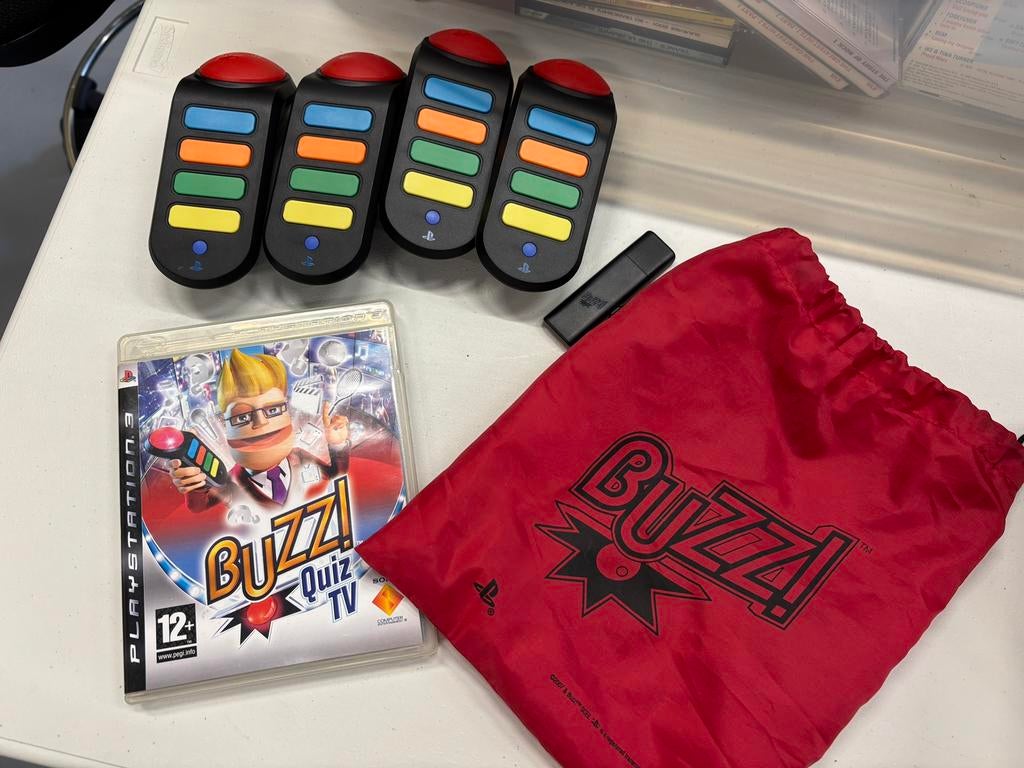 Buzz! Quiz TV PlayStation 3 met 4 controllers en tas, Ophalen, Gebruikt, Overige genres, Eén computer