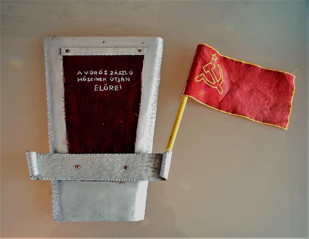 Vlag houder CCCP Komsomol - Leve de Helden van de Rode Vlag, Antiek en Kunst, Curiosa en Brocante, Ophalen of Verzenden