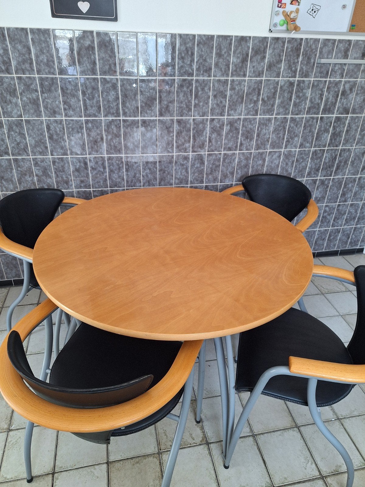 Ronde tafel set - compact - retro, Ophalen, 4 zitplaatsen, Zo goed als nieuw, Hout