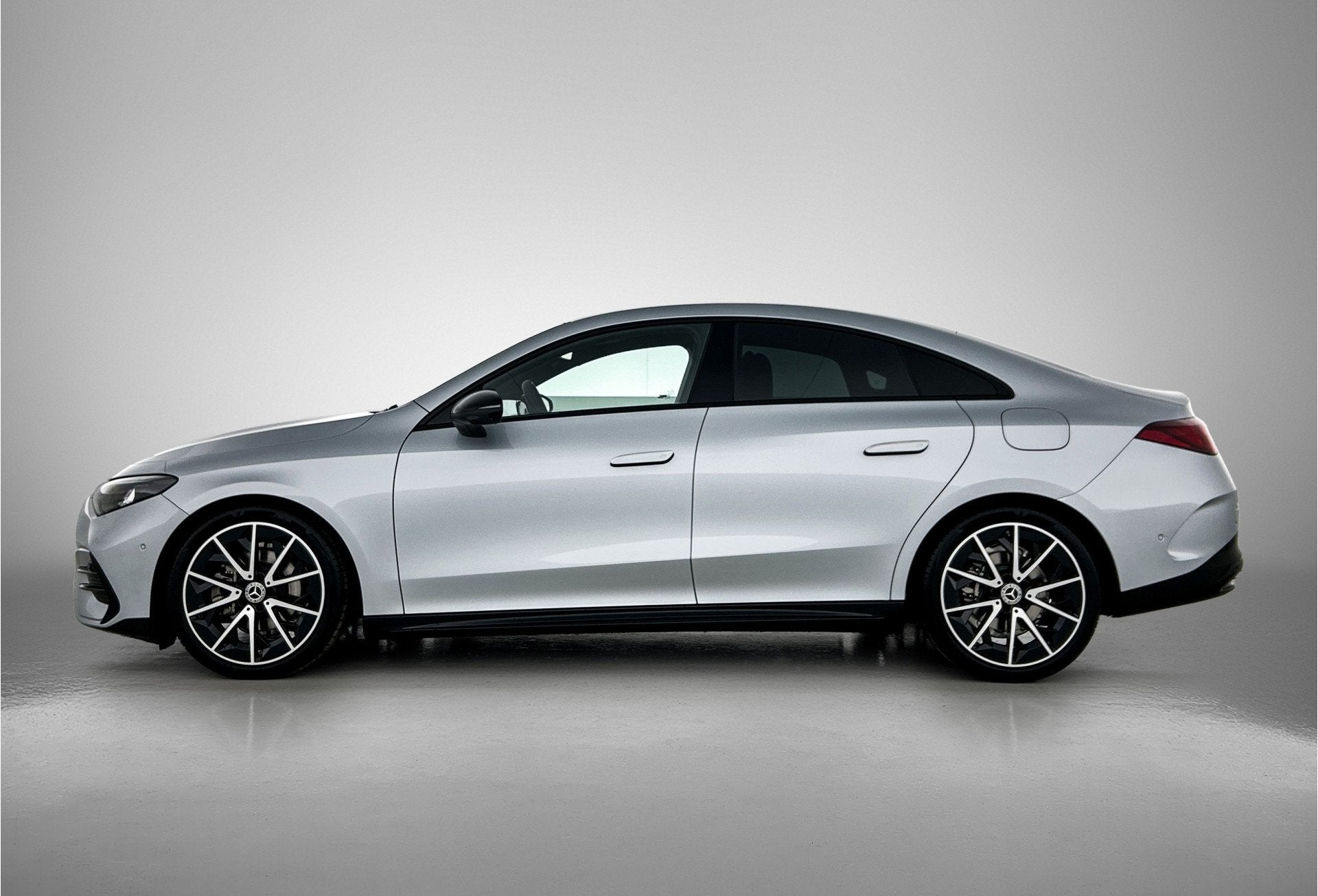 Mercedes-Benz CLA-Klasse 180 Business Solution AMG | Nightpa, Auto's, CLA, 136 pk, Zwart, 4 cilinders