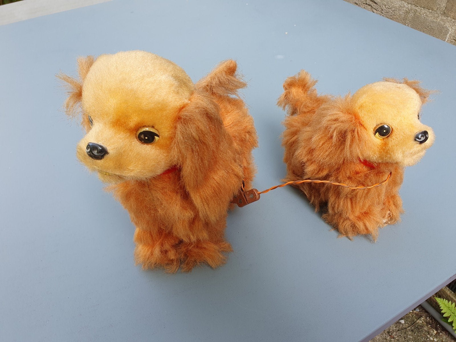 Vintage mechanische speelgoedhondjes Mitsi en Bitsi, Gebruikt, Middelgroot (20 tot 80 cm), Bruin, Hond