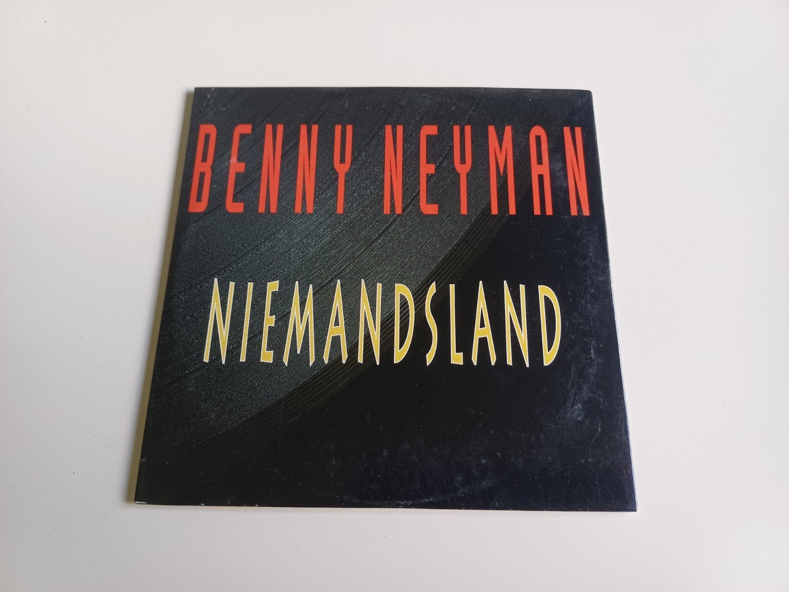 Benny Neyman-Niemandsland, Verzenden, Nederlandstalig