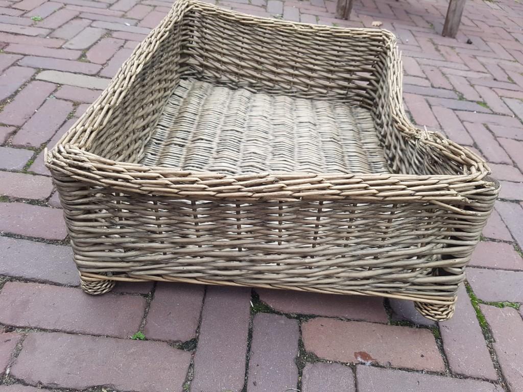 Hondenbed / mand riet, Dieren en Toebehoren, Ophalen, Zo goed als nieuw, Riet