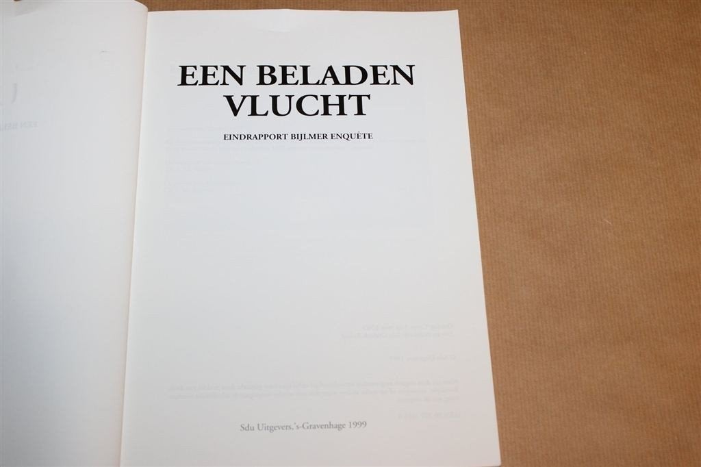 Een Beladen Vlucht — Eindrapport Bijlmer Enquête 1999, Ophalen of Verzenden, Gelezen, Nederland