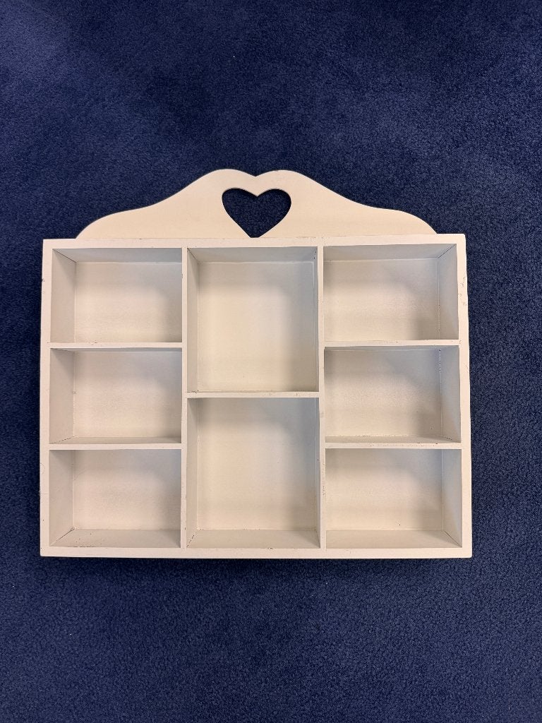 Wit houten wandrekje met hartje - 7 vakken, Ophalen, Hout, Gebruikt, Landelijk