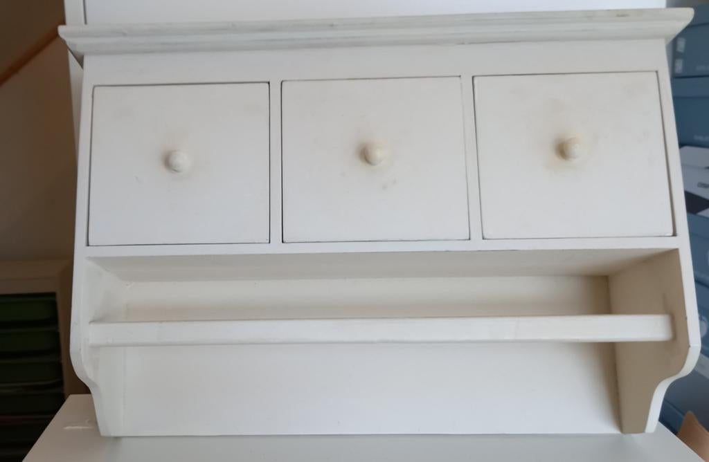 Leuk houten kastje met rekje., Gebruikt, 3 of 4 laden, Minder dan 100 cm, 25 tot 50 cm
