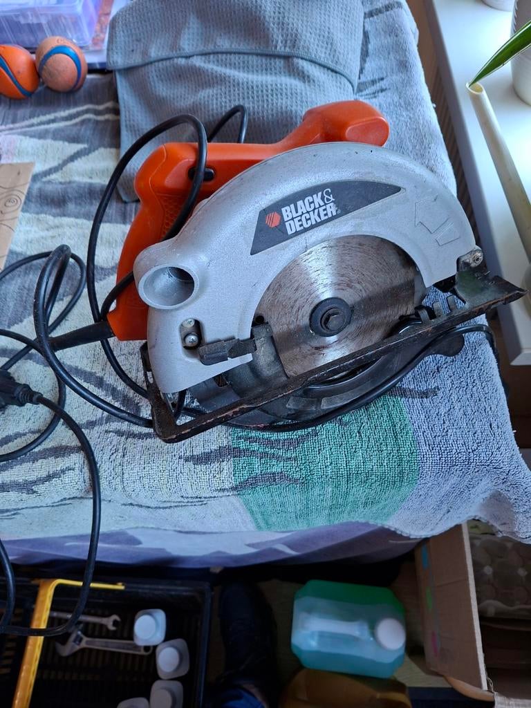 Black & Decker Afkortzaag - Krachtig en Betrouwbaar, Gebruikt, 600 tot 1200 watt, Ophalen of Verzenden, Black & Decker