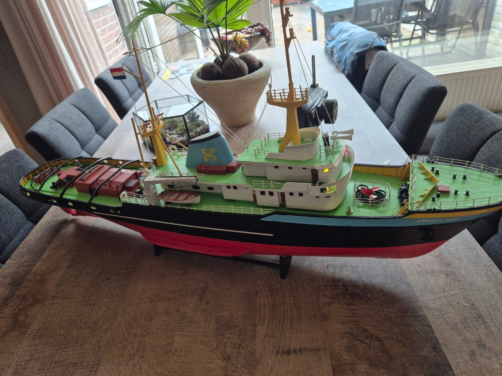 Afstandsbestuurbare Sleepboot "Zwarte Zee" - RC Model, Ophalen, Zo goed als nieuw