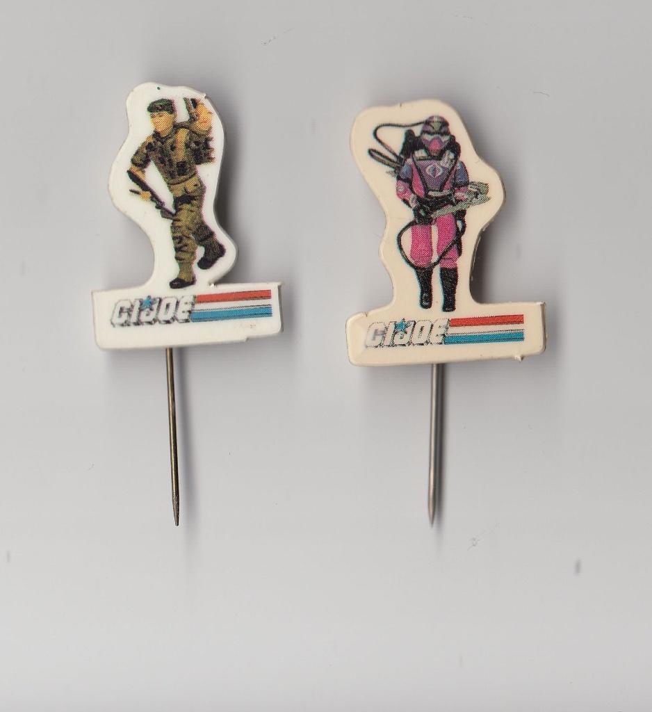 GI Joe Speelgoed Speelboom jaren 90 speldjes, Verzamelen, Gebruikt, Niet vindbaar, Niet vindbaar, Speldje of Pin