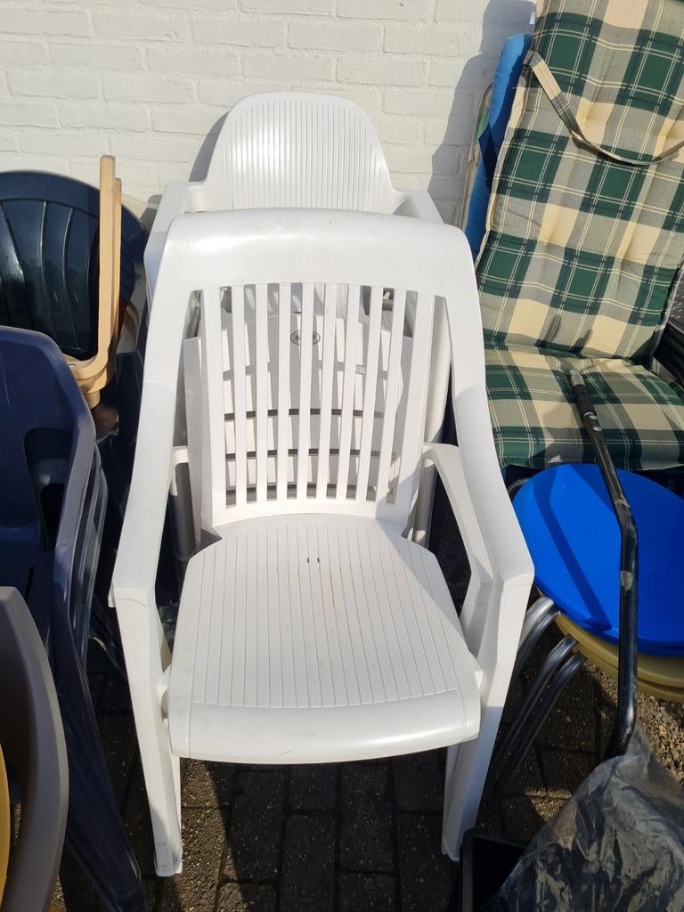 Diverse kunststof tuinstoelen - Gebruikt, Kunststof, Gebruikt, Ophalen of Verzenden, Onbekend