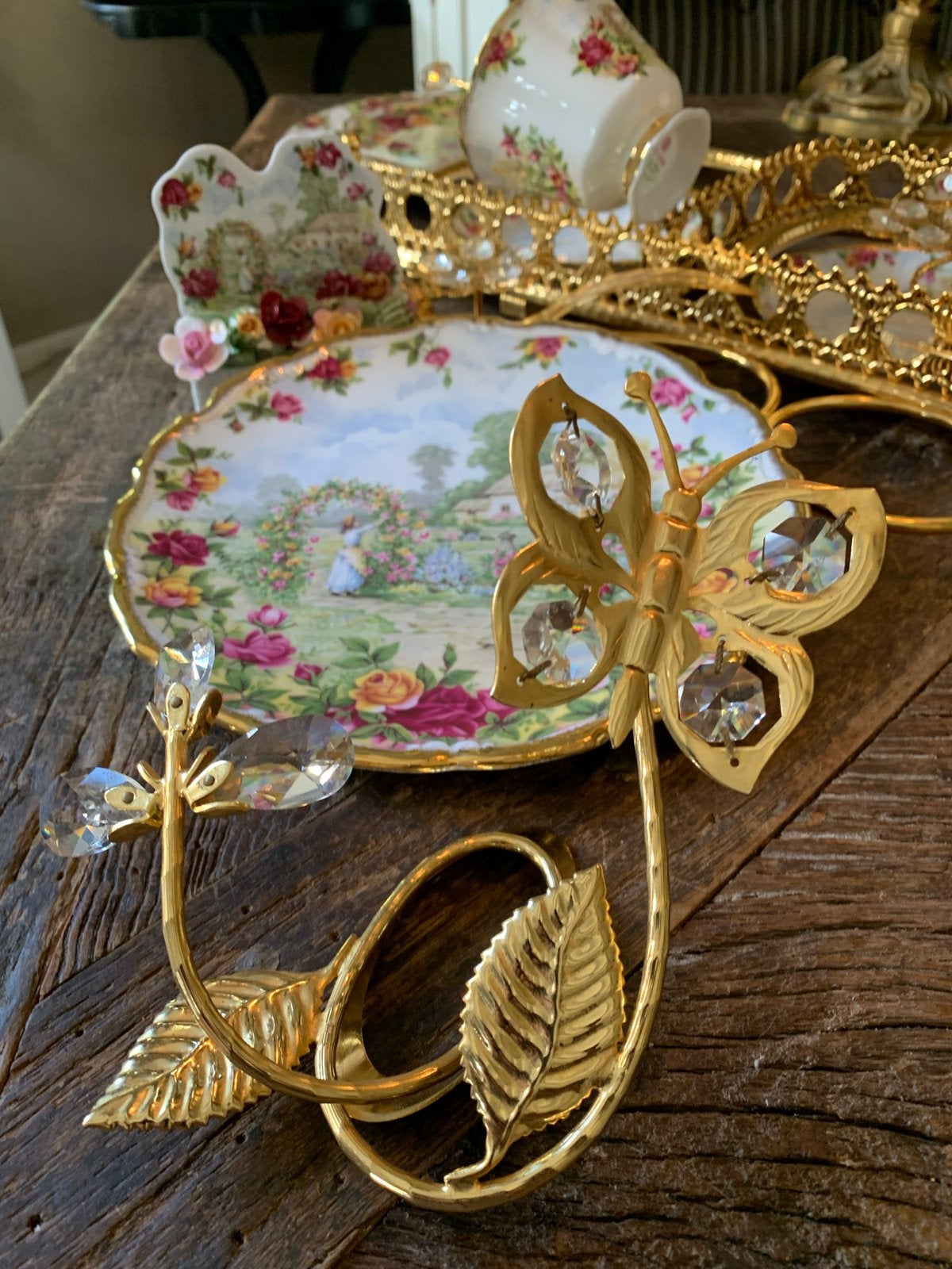 Royal Albert Old Country Roses met hangstandaard, Ophalen of Verzenden