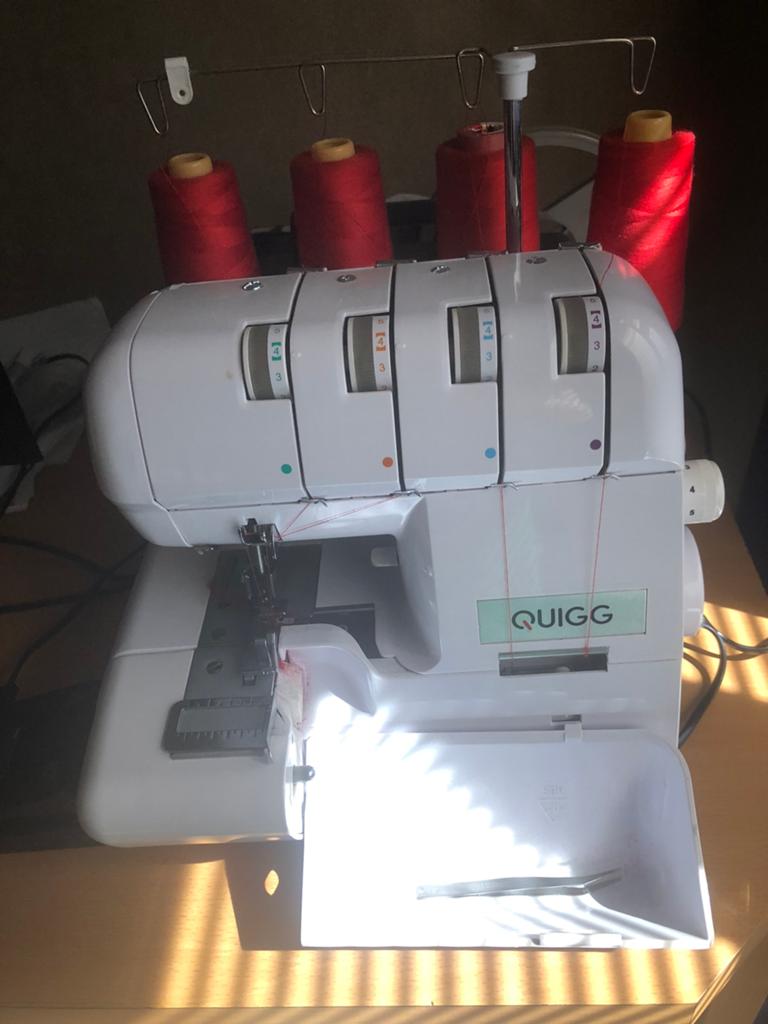 Te koop goede overlockmachine, Ophalen, Zo goed als nieuw, Lockmachine
