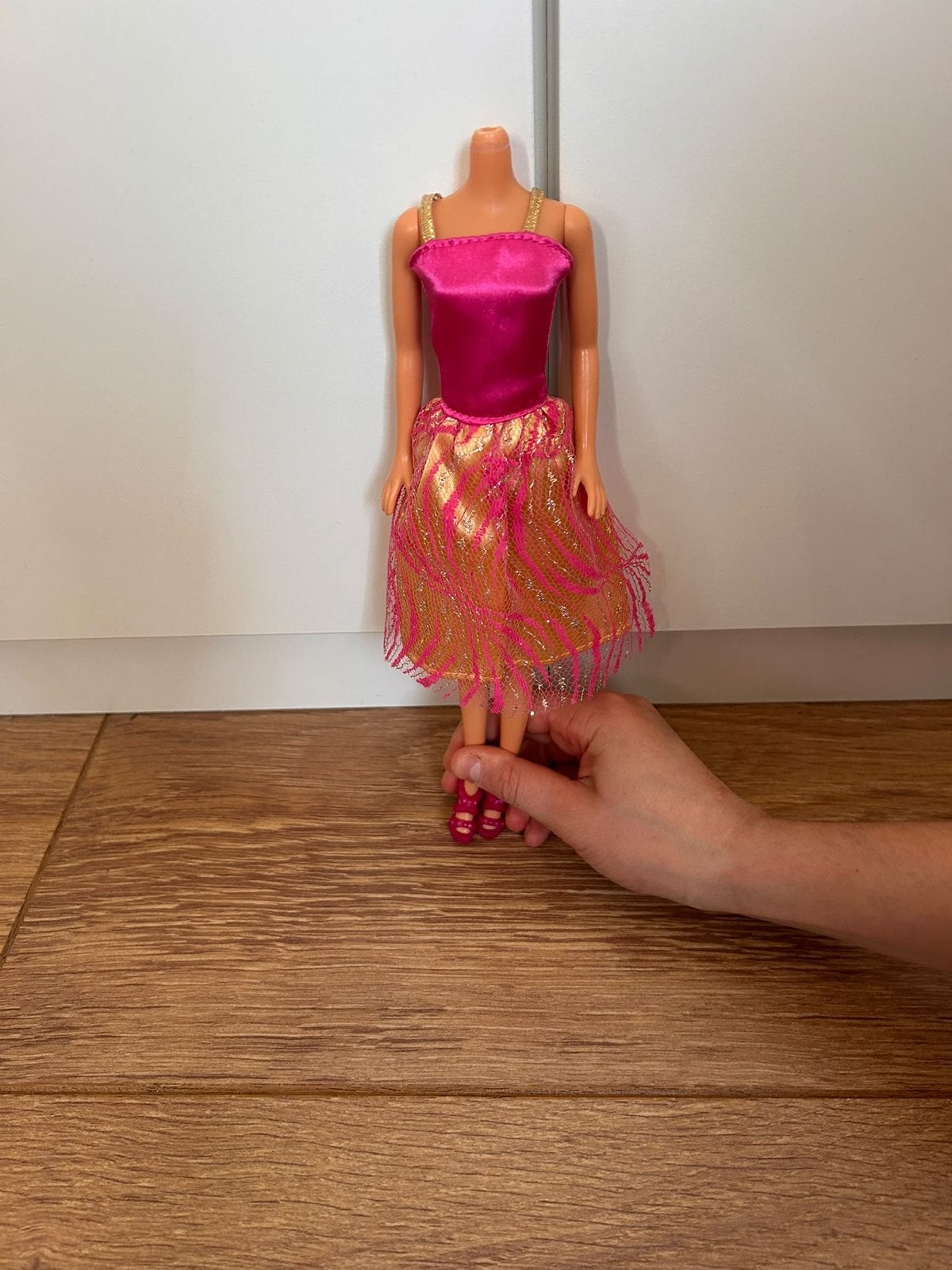 Barbie jurkje en schoenen, Kinderen en Baby's, Ophalen of Verzenden, Gebruikt, Barbie