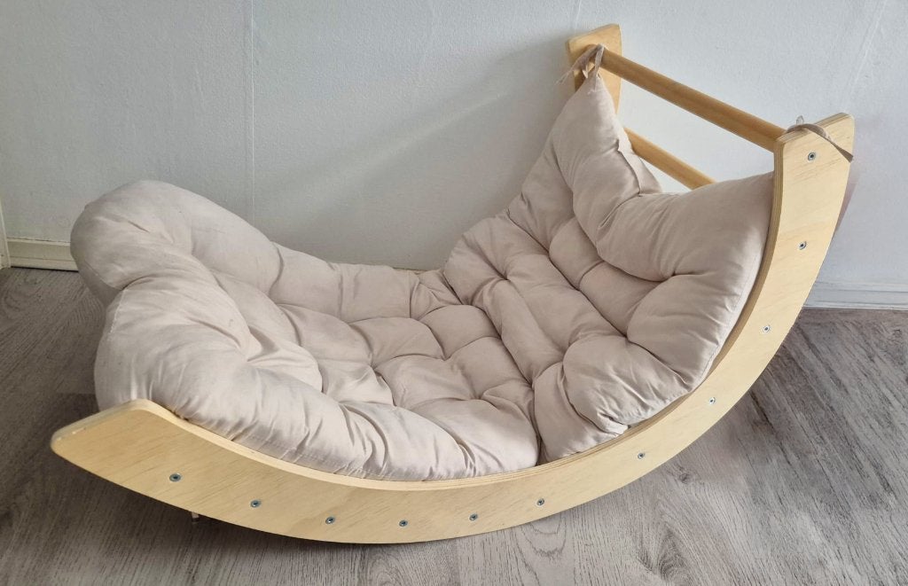 Houten Montessori Schommelboog met Kussen, Ophalen, Zo goed als nieuw, Rij- of Hobbelspeelgoed