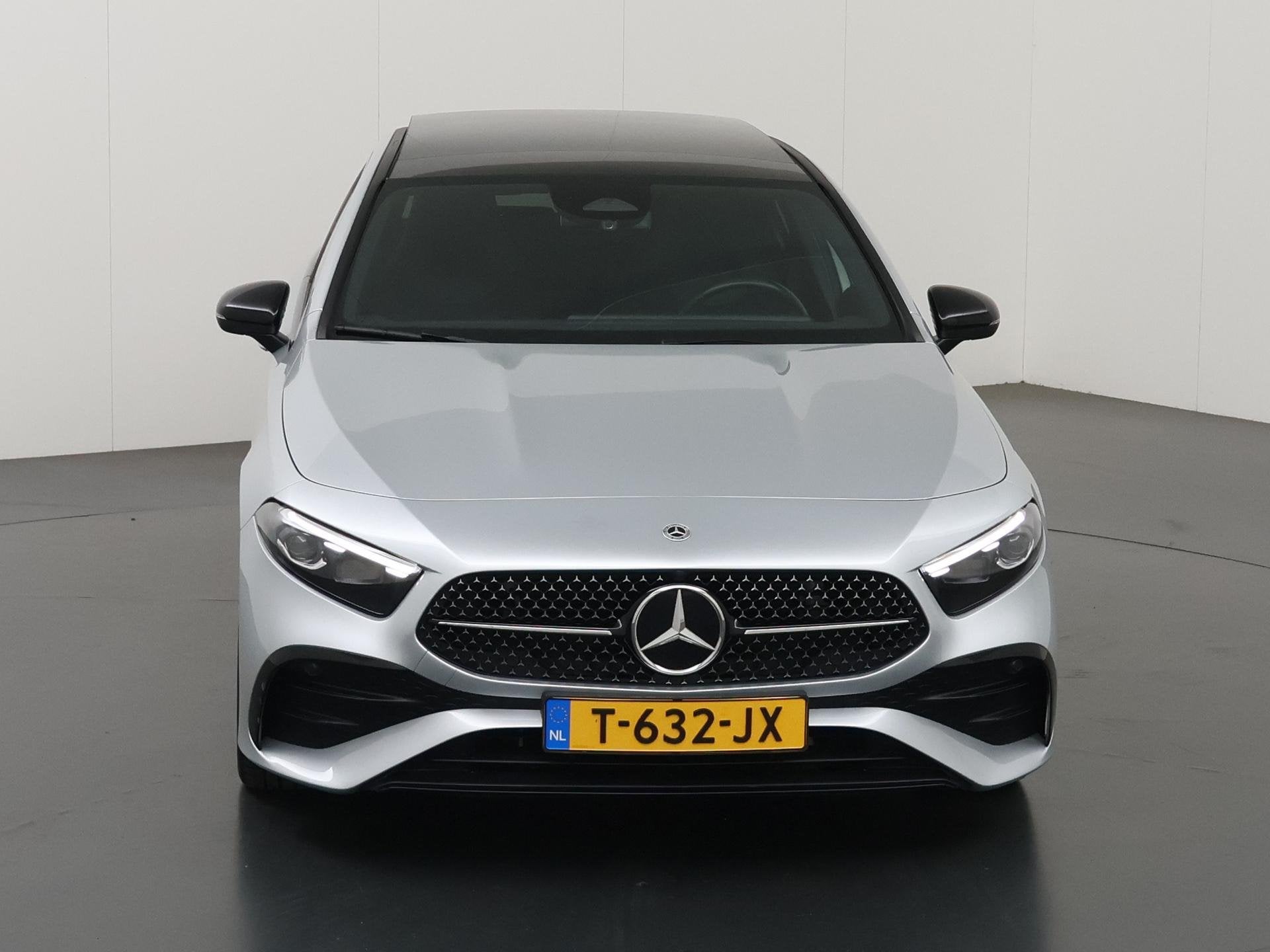 Mercedes-Benz A-klasse 180 AMG Line | Night pakket | Panoram, Auto's, Mercedes-Benz, Dealer onderhouden, 136 pk, Gebruikt, 4 cilinders