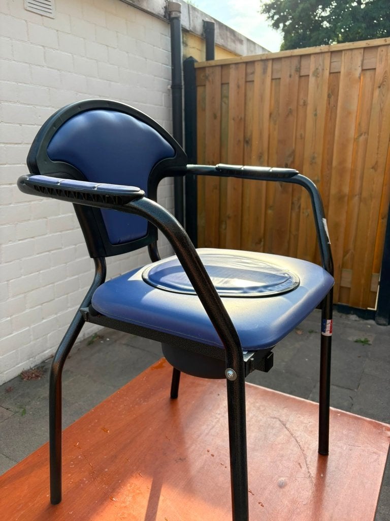 Herdegen toiletstoel + 5 dozen toilet-emmerzakken, Ophalen