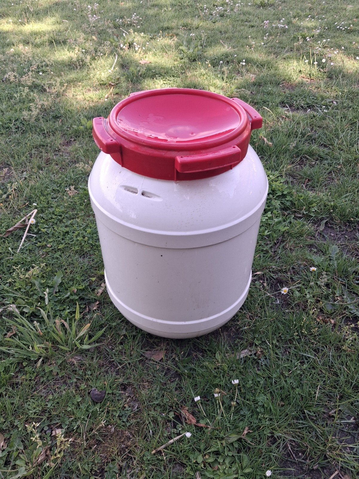 Voerton rood wit 26 l, Dieren en Toebehoren, Ophalen of Verzenden