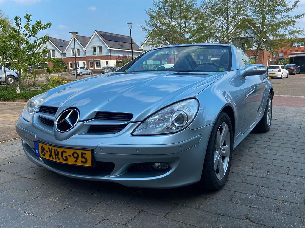 Mercedes SLK 200 K. AUTOMAAT TellurSilber Airco Airscarf, Automaat, Achterwielaandrijving, Zwart, 4 cilinders
