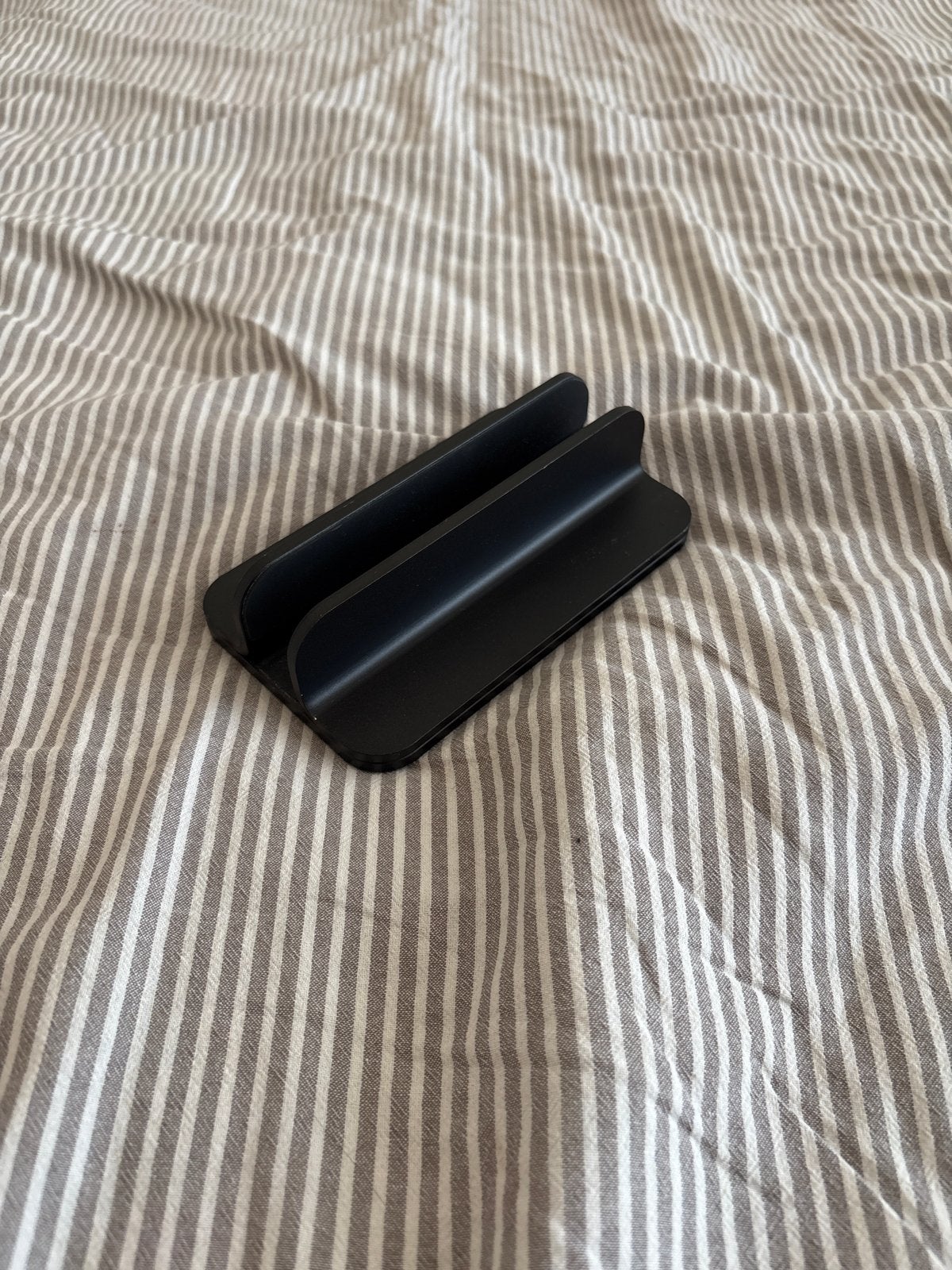 MacBook standaard - Verticale laptop houder, Computers en Software, Ophalen of Verzenden, Zo goed als nieuw