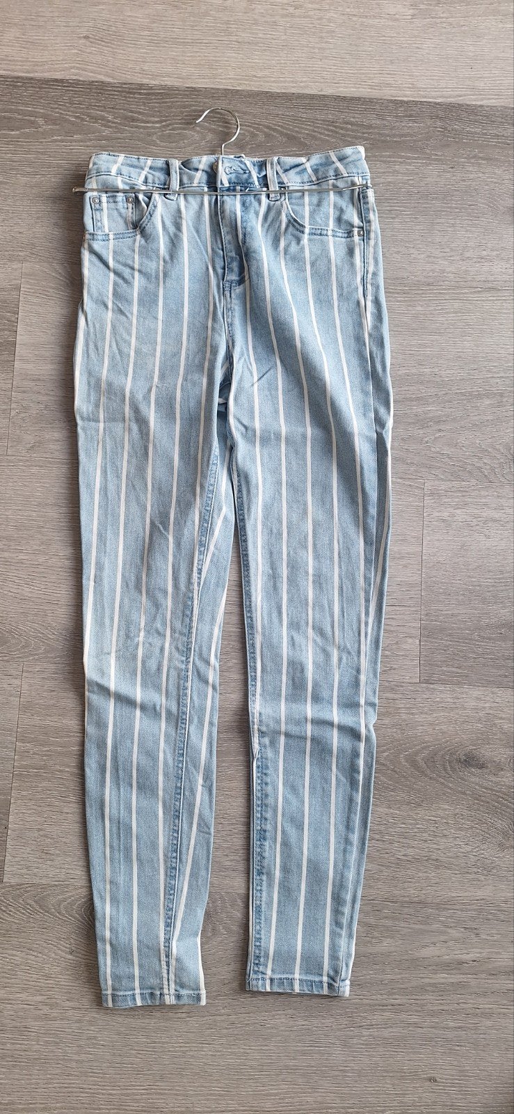 Pull & Bear Super High Waist Jeans - Lichtblauw met strepen, Blauw, Ophalen of Verzenden, Zo goed als nieuw, W27 (confectie 34) of kleiner