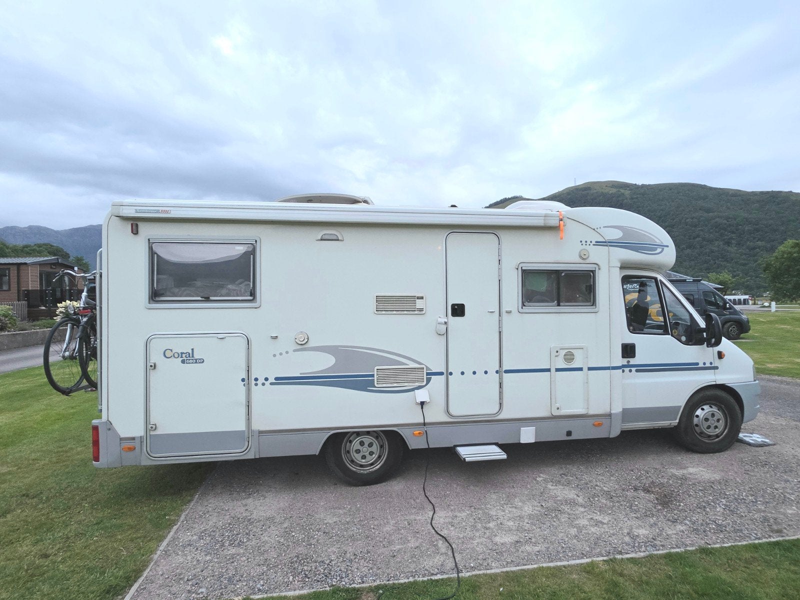 Zeer complete Adriatik 4 pers camper apk juli 2027, Ringverwarming, Luifel, Afzuigkap, Particulier