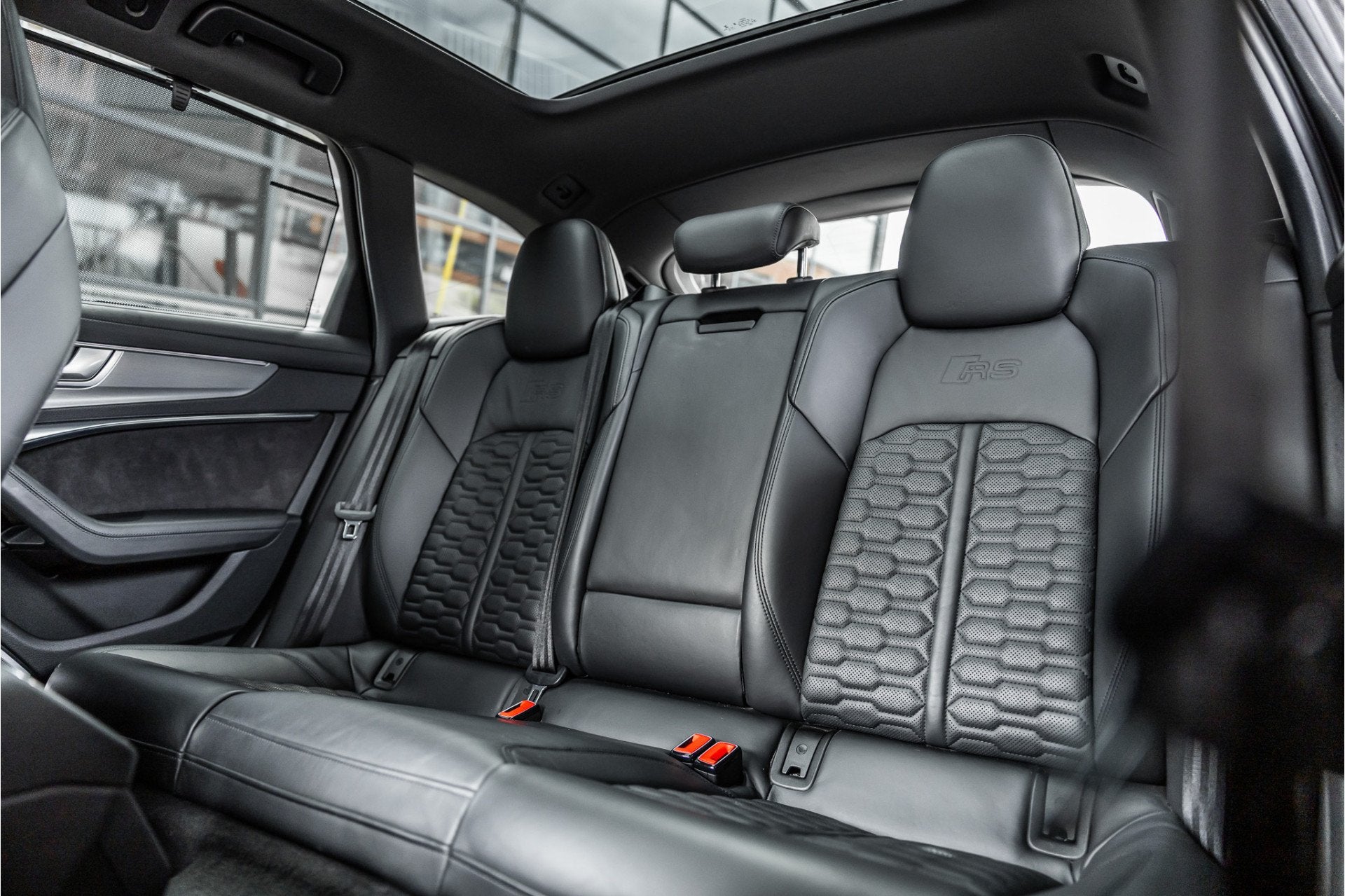 Foto 43 van Audi RS6 Avant 4.0 TFSI Quattro | Keramisch | Dynamic + | Mi