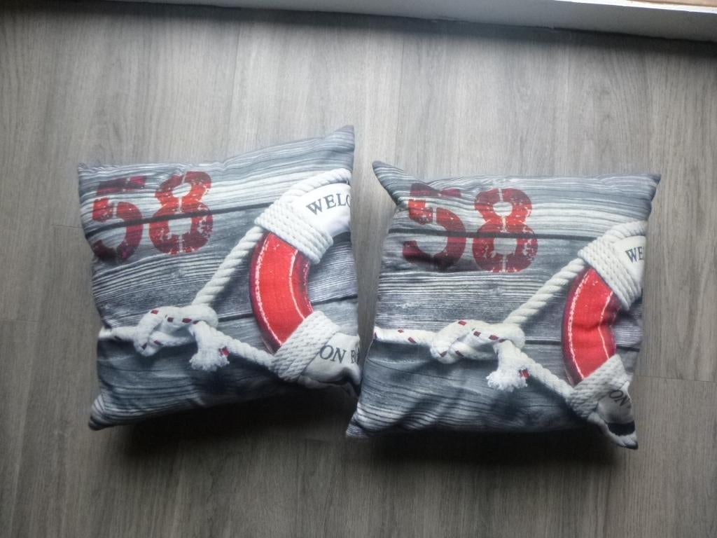 2x kussen nautisch/ reddingsboei afm. 45x45 cm,  zgan, Huis en Inrichting, Woonaccessoires | Kussens, Ophalen of Verzenden, Zo goed als nieuw