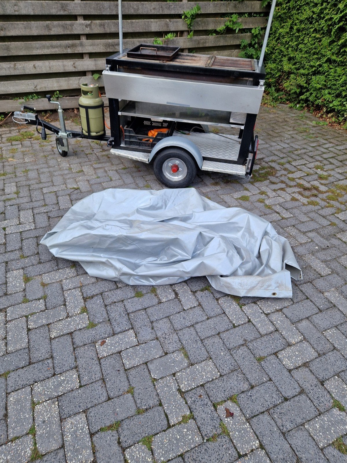 Foto 8 van Ivas Hendi BBQ aanhanger - Complete mobiele grilloplossing