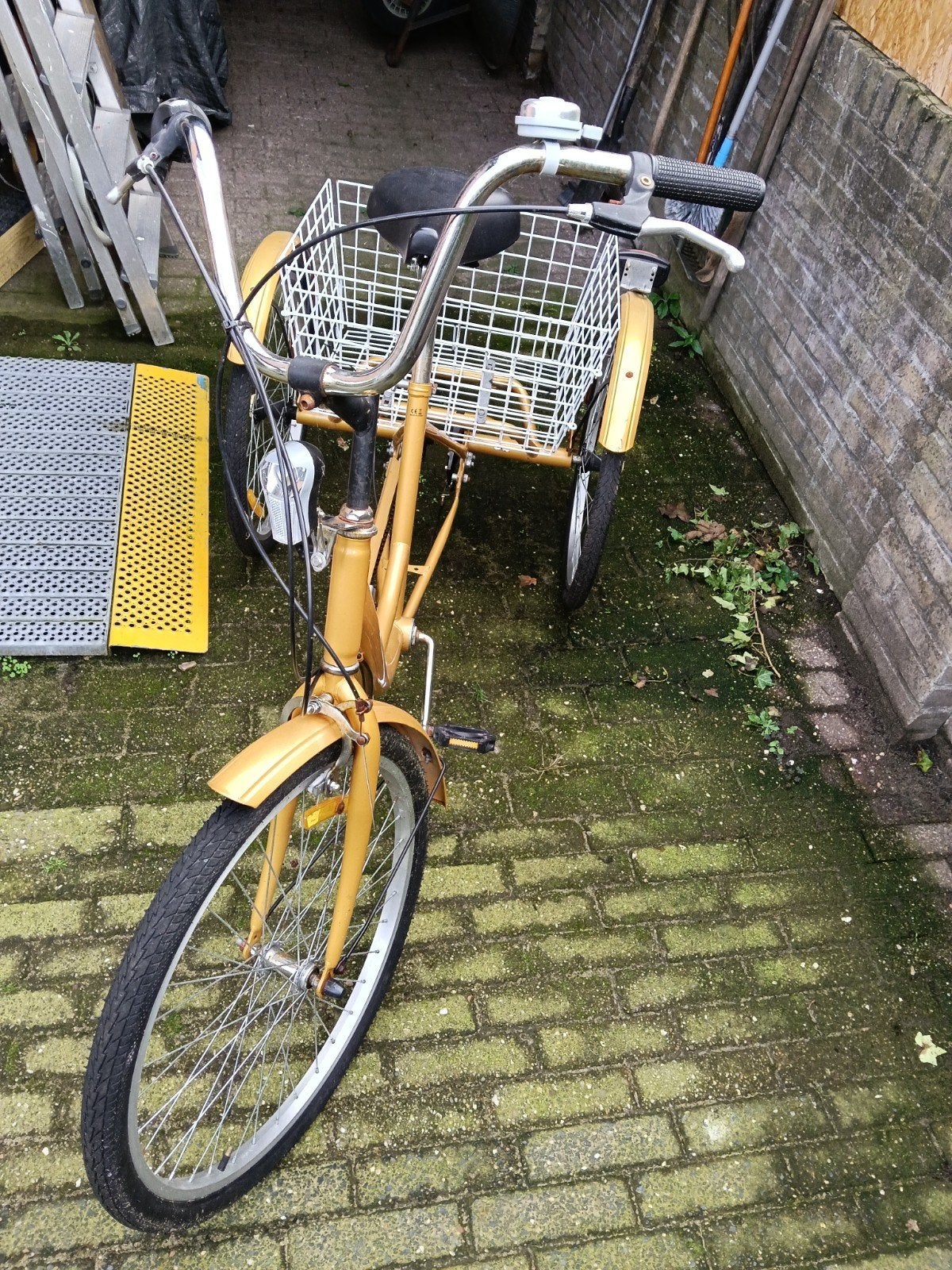 Gouden driewieler met mand - Ideaal voor boodschappen, Ophalen, Gebruikt, Velgrem, Onbekend