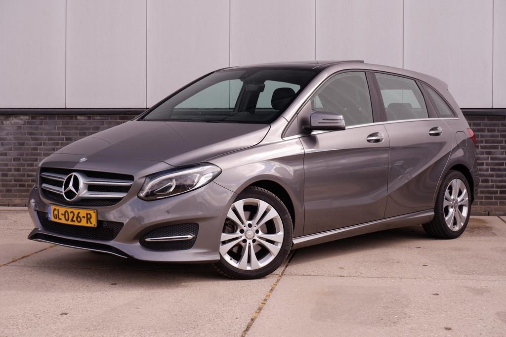 Mercedes-Benz B-Klasse 180 Ambition | Panorama | Trekhaak |, Auto's, Gebruikt, 4 cilinders, Leder en Stof, 122 pk