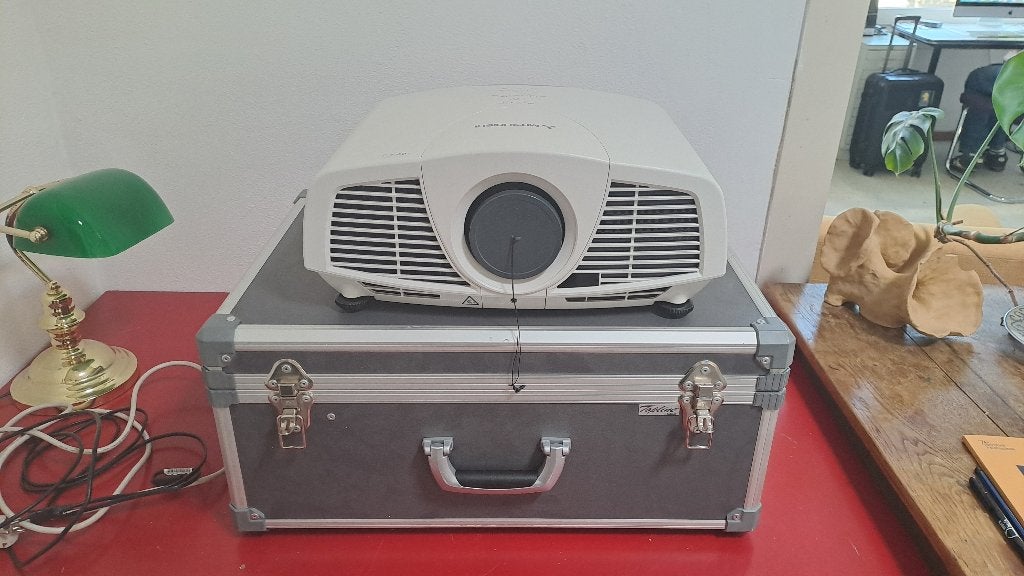 Mitsubishi WD3300U Beamer / Projector Bundle - 3 Units, Ophalen, Gebruikt, DLP, Mitsubishi
