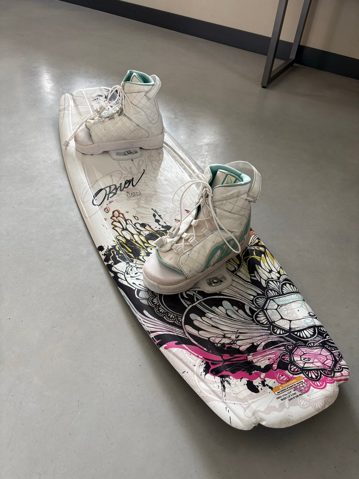 O'Brien Wakeboard met bindingen - 137cm, Watersport en Boten, Wakeboarden, Ophalen, Gebruikt, Board en Schoenen