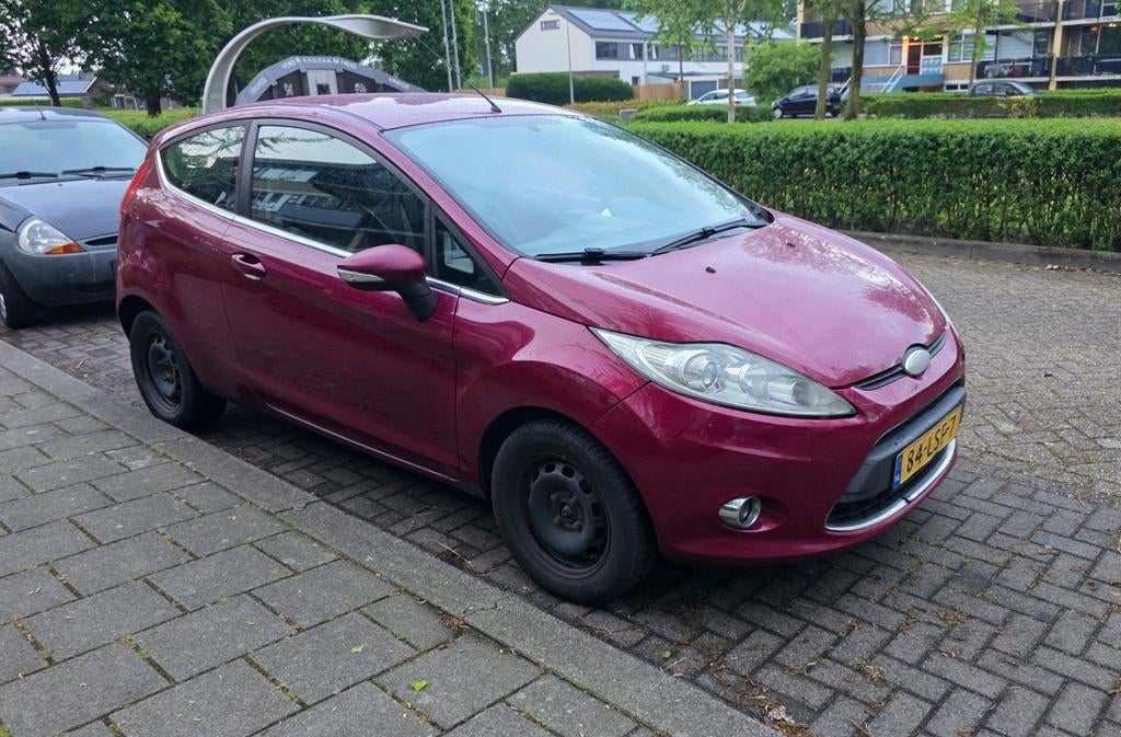 Ford Fiësta 1.4 97pk titanium LPG 2010 2de eigenaar., Auto's, Ford, Voorwielaandrijving, Stof, Zwart, Parkeersensor