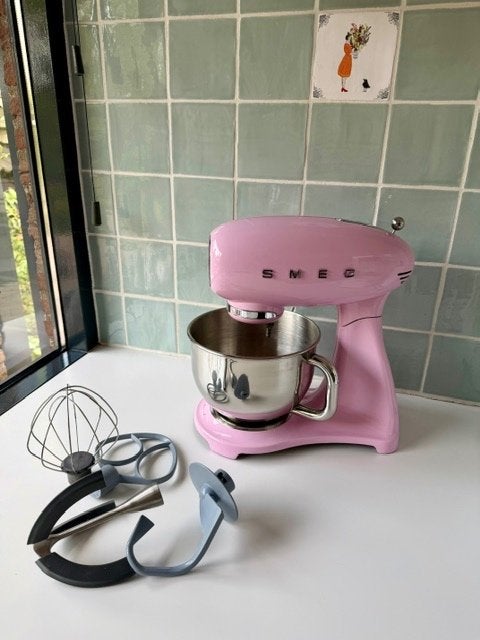Smeg keukenmachine pastel roze, Ophalen, 4 liter of meer, 3 snelheden of meer, Zo goed als nieuw