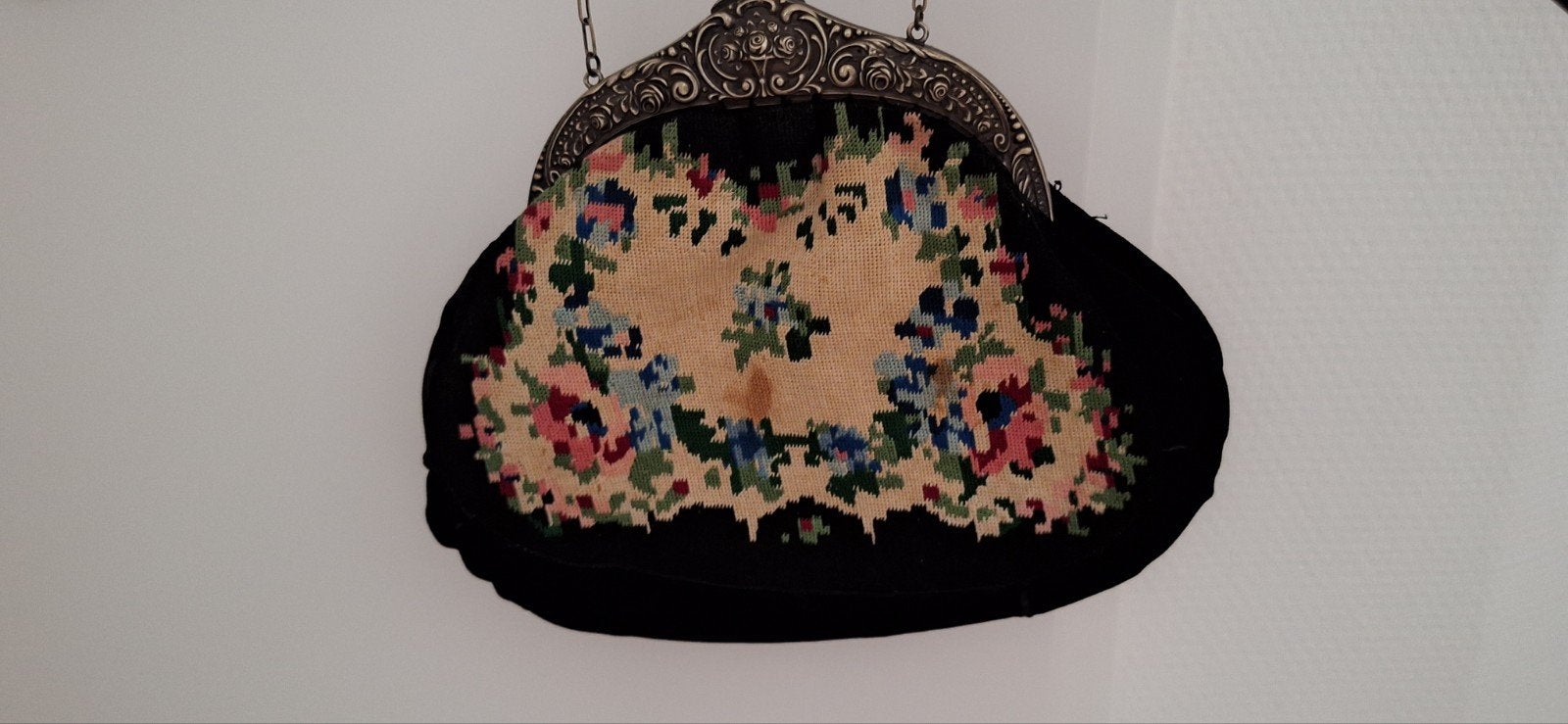 Antiek beugel handtasje aan ketting handvat, Ophalen, Zwart