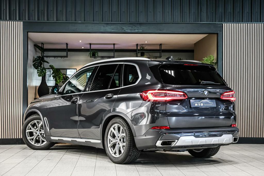 BMW X5 xDrive40i High Executive|Achterasbesturing|ACC|Pano, Gebruikt, Met garantie (alle), 340 pk, Bedrijf