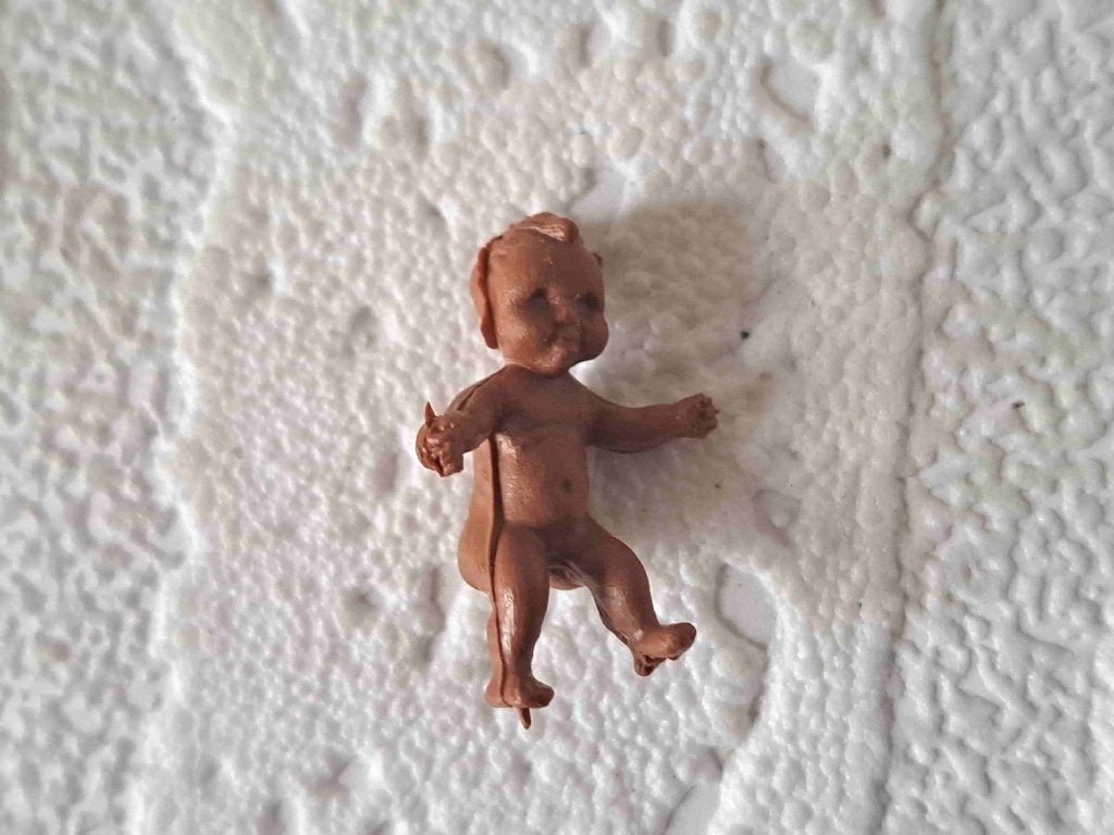 Rubber Baby Poppetje Zwart 1:24 Poppenhuis 2 cm, Ophalen of Verzenden, Nieuw, Decoratie