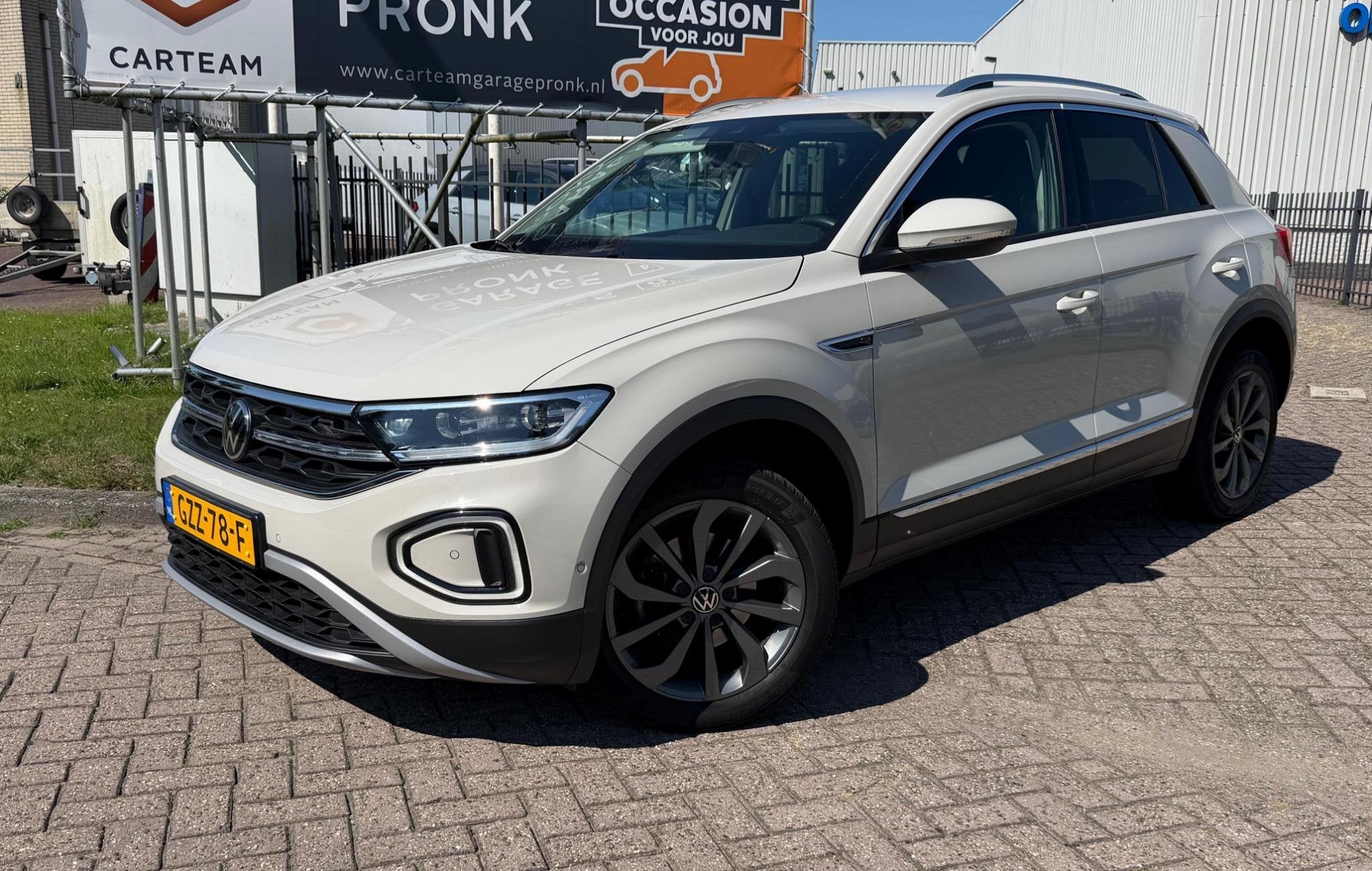 Volkswagen T-Roc 1.5 TSI R-Line ACC/CARPLAY/CAMERA/KEYLESS, 4 cilinders, 150 pk, Bedrijf, Automatische klimaatregeling