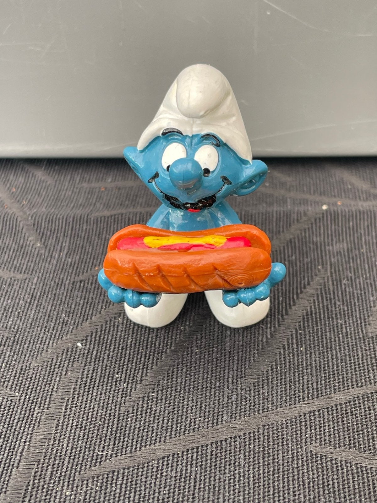 Smurf met broodje worst - Zeldzaam figuurtje, Ophalen of Verzenden, Zo goed als nieuw, Overige Smurfen, Poppetje, Figuurtje of Knuffel