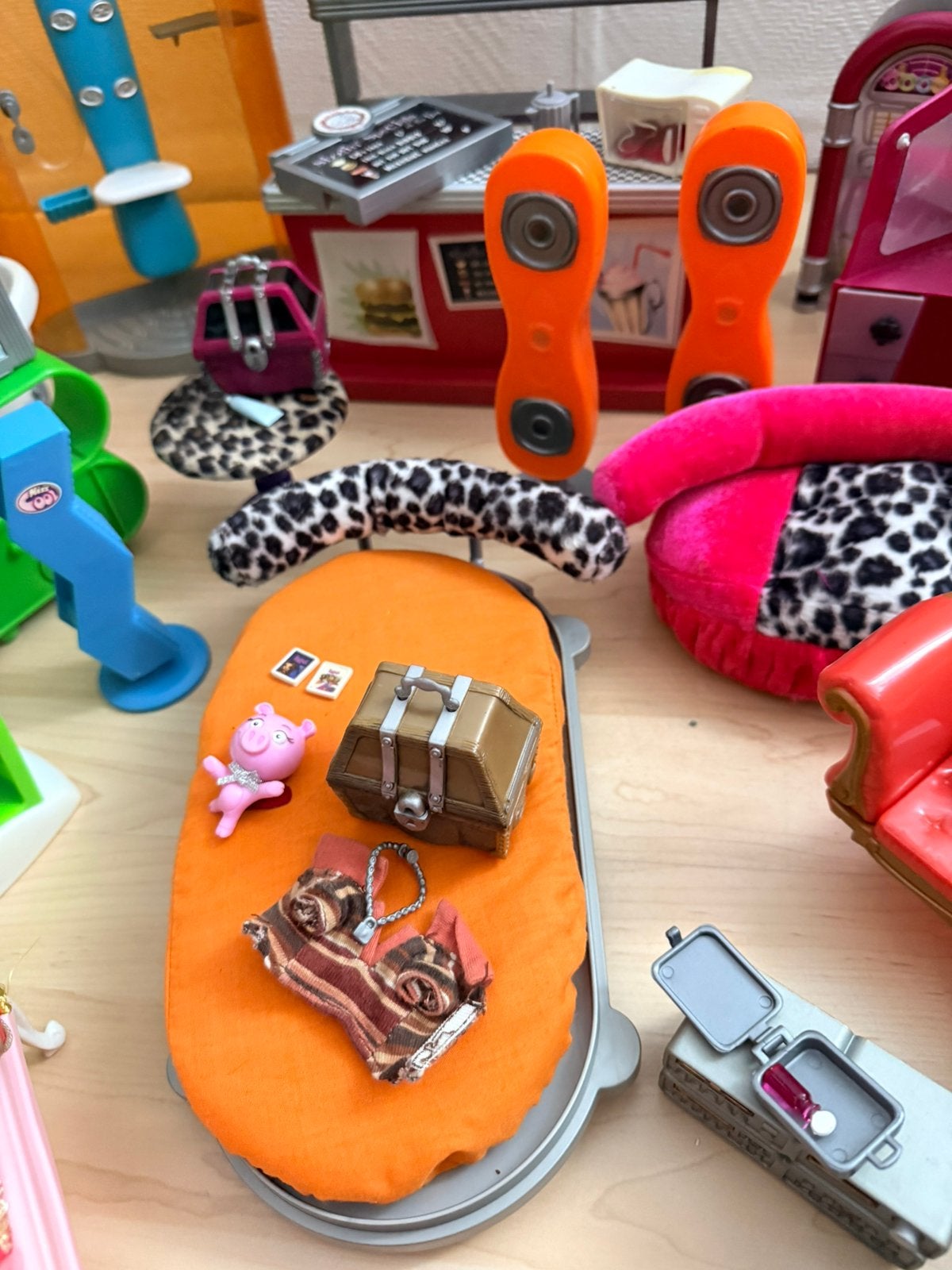 Bratz meubels + mini bratz, Ophalen, Gebruikt