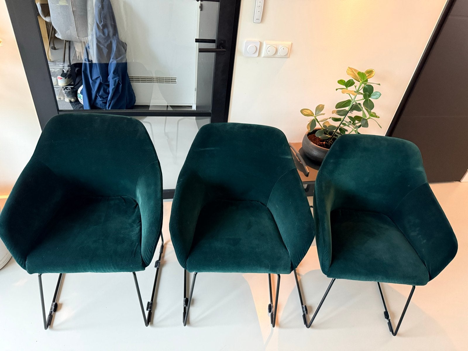 Tossberg Stijlvolle Fluwelen Ikea Eetkamerstoelen, Huis en Inrichting, Stoelen, Ophalen, Overige kleuren, Drie, Zo goed als nieuw