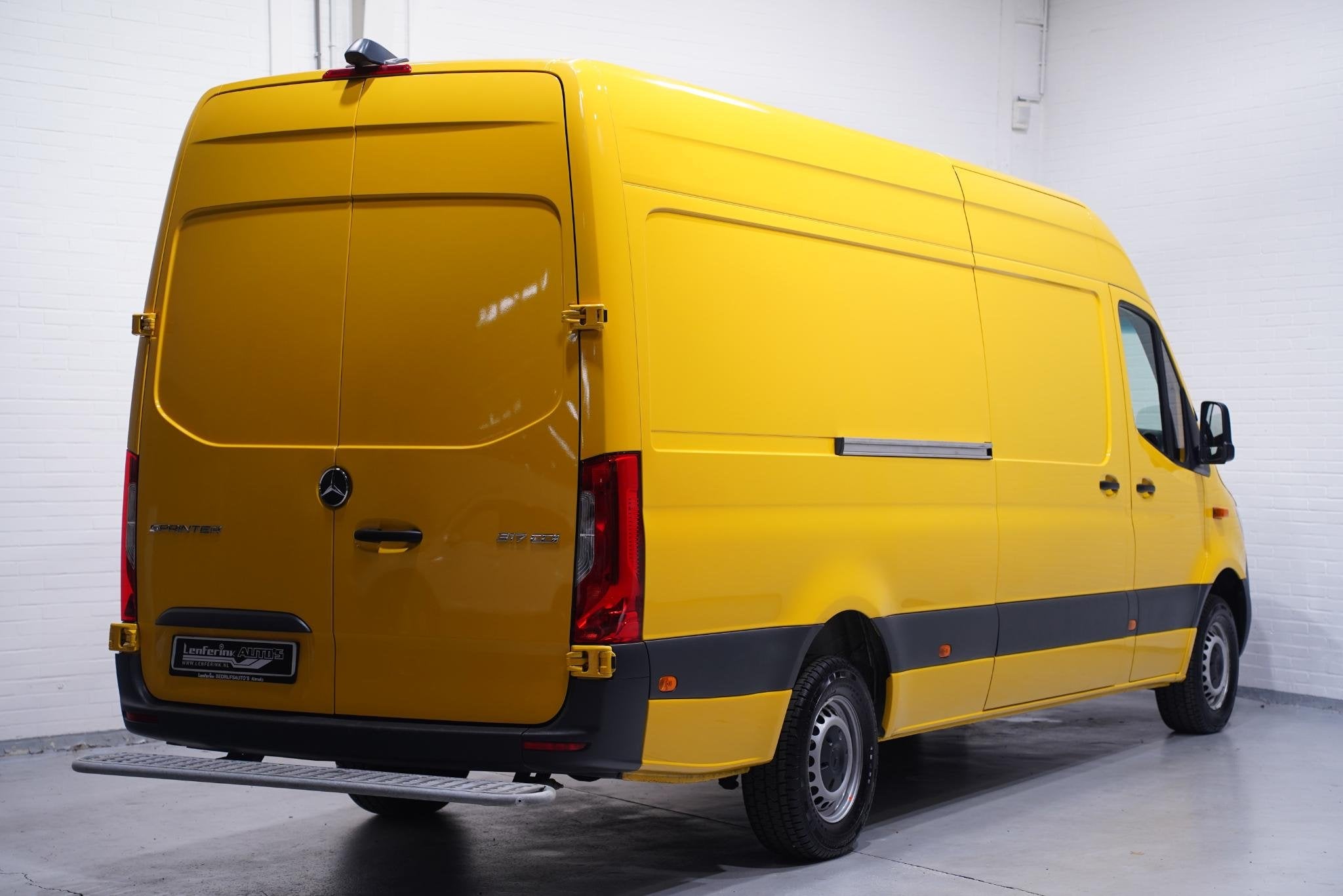 Mercedes-Benz Sprinter 317 CDI 170 pk L3H2 DHL Uitvoering, N, 4 cilinders, 2000 kg, Bedrijf, 2 stoelen