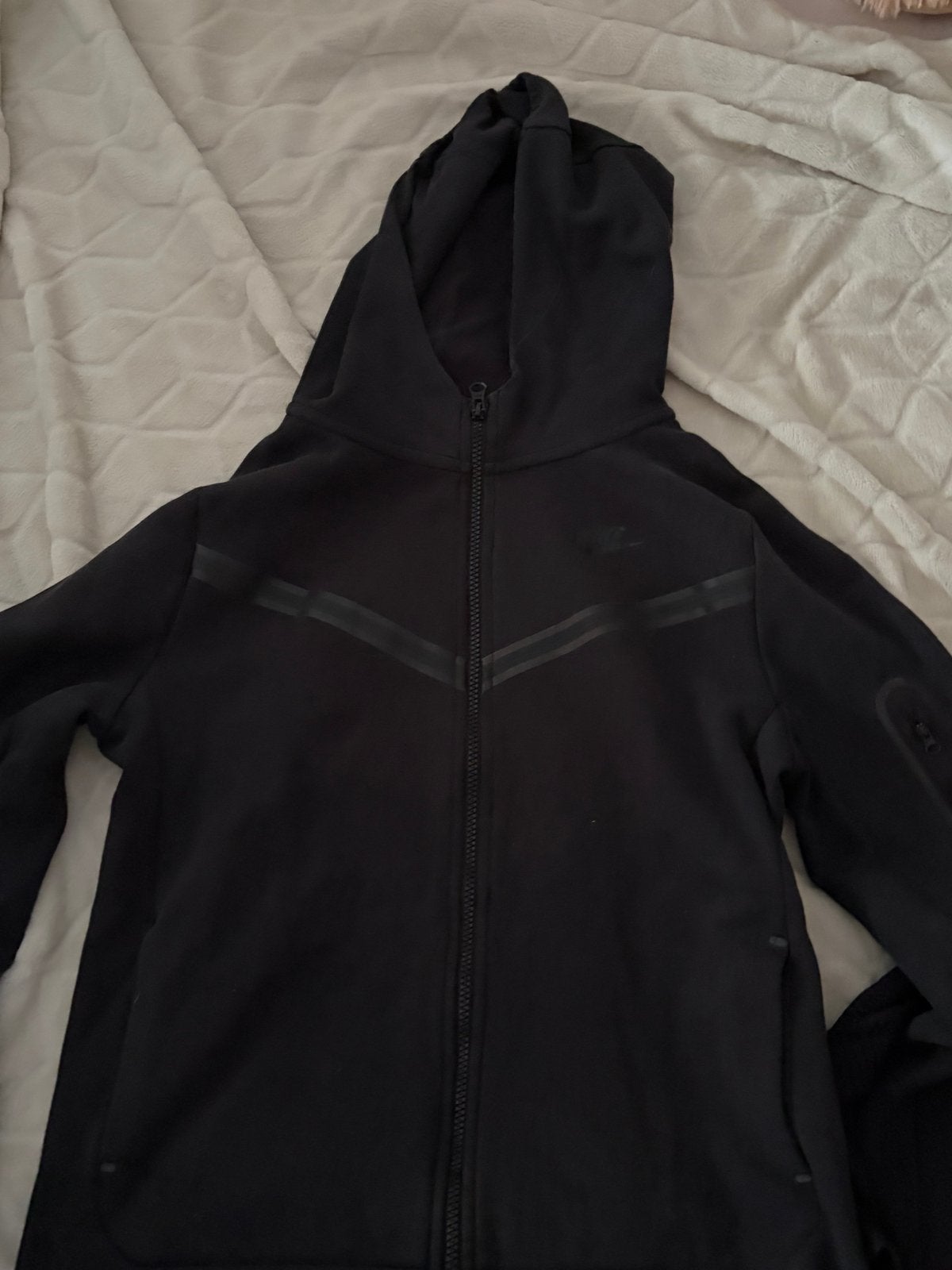 Nike Tech Fleece Hoodie Zwart - Maat (158-170cm)valt als s, Ophalen, Zo goed als nieuw, Zwart