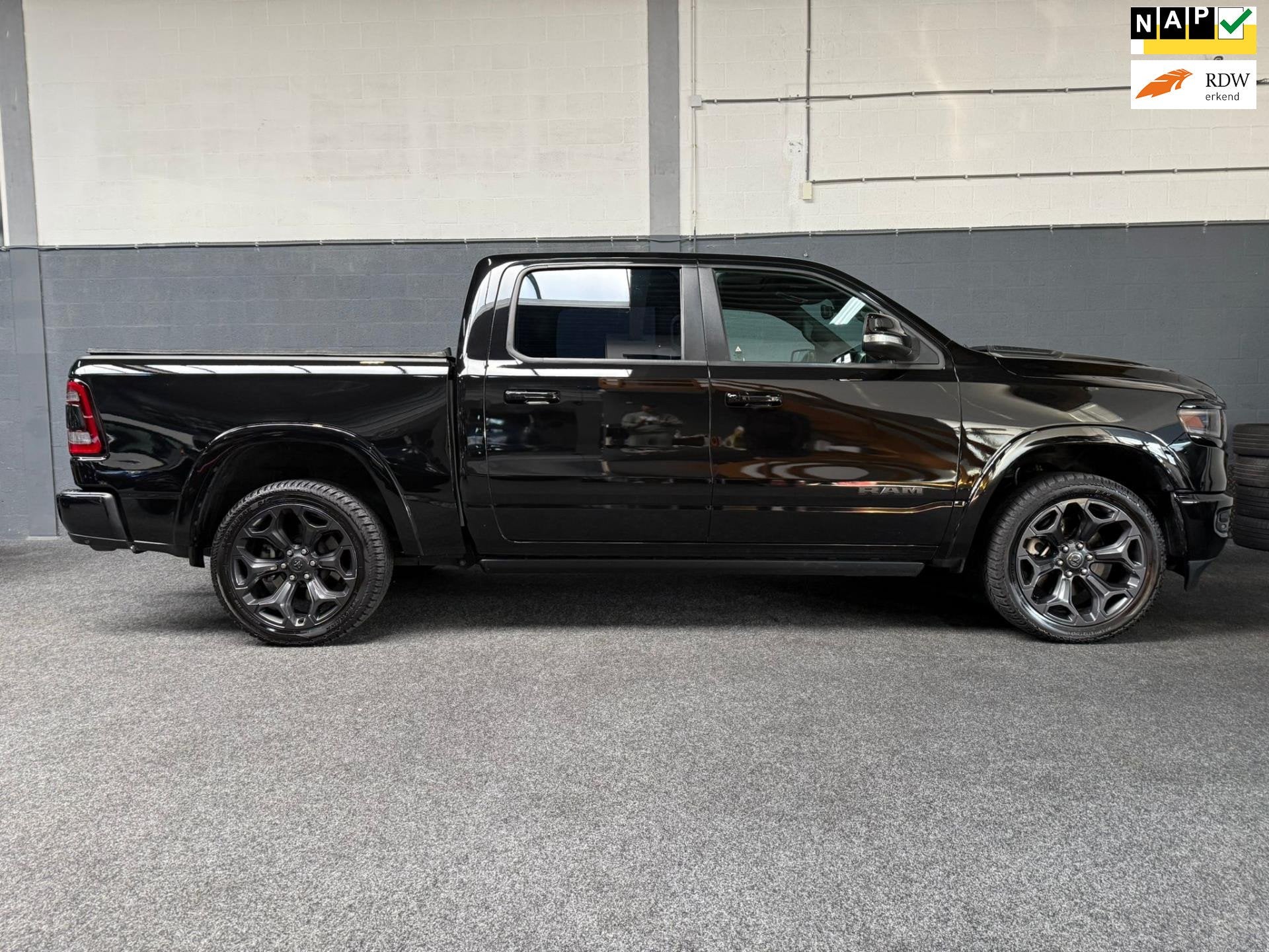 Dodge Ram 1500 5.7 V8 4x4 Crew Cab Limited Head-Up, Auto's, Automaat, Gebruikt, 5654 cc, Zwart