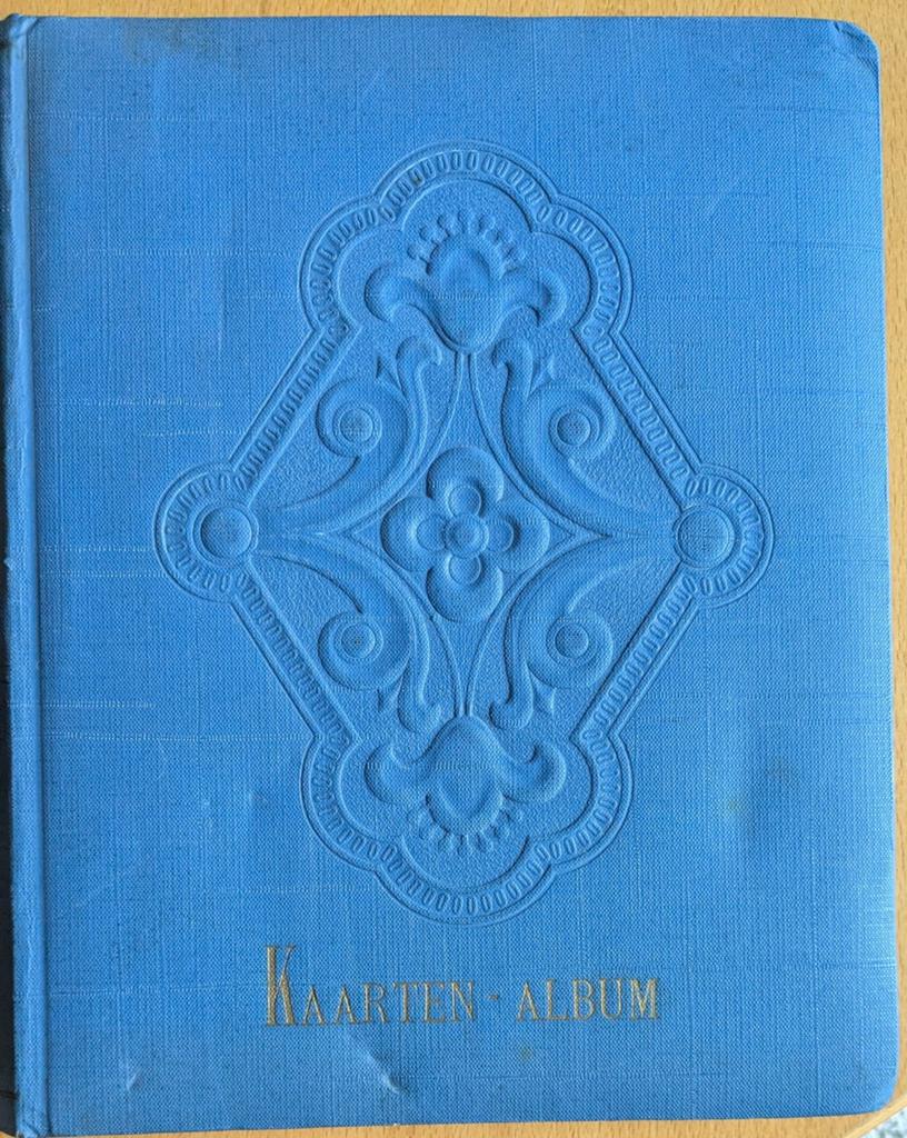Vintage Kaarten Album met 90+ Kinderkaarten, Ophalen of Verzenden, 1940 tot 1960, Gelopen, Zeeland
