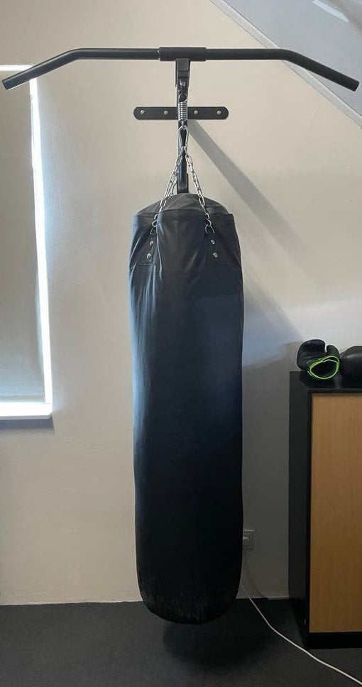 Optrekstang en bokszakbeugel - Ideaal voor thuisgym, Ophalen, Zo goed als nieuw, Oprekstang